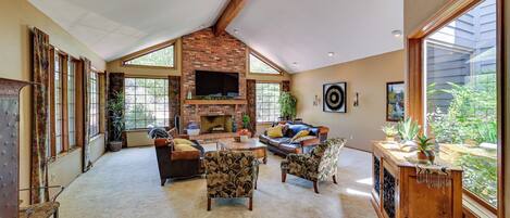 House (6 Bedrooms) | Interior