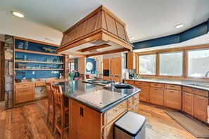 House (6 Bedrooms) | Interior - Hot Tub + Games: Spacious Golf Retreat in Payson (Payson)