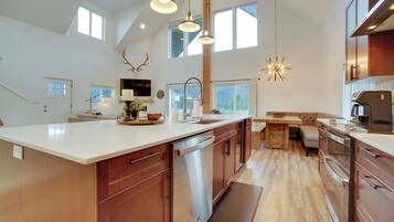 House (4 Bedrooms) | Interior