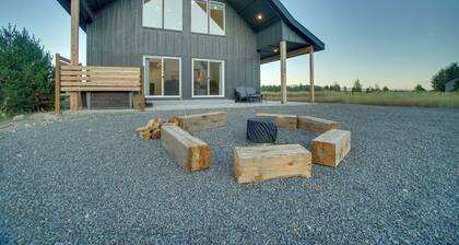 Modern Donnelly Cabin w/ Private Hot Tub
