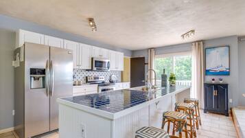 Rumah (3 Bedrooms) | Dapur pribadi | Microwave, oven, kompor, dan mesin pencuci piring