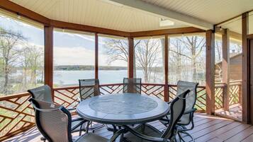 House (5 Bedrooms) | Interior