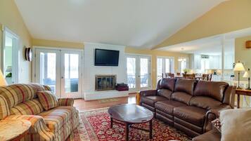 House (5 Bedrooms) | Interior