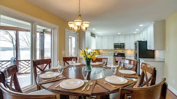 House (5 Bedrooms) | Interior