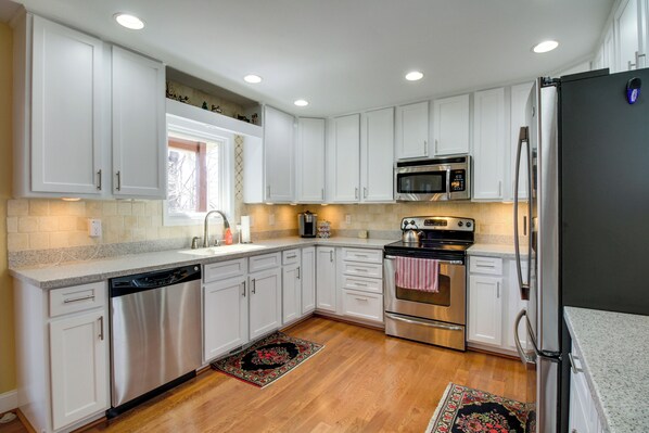 House (5 Bedrooms) | Interior