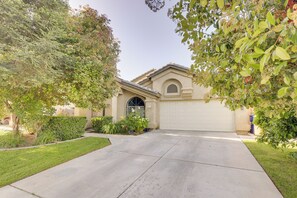 House (5 Bedrooms) | Interior