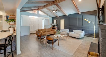 Bakersfield Oasis: Private Pool, Hot Tub & Patio!