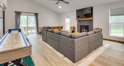 Walk to Water Park: Split-rock Resort Home w/ Deck