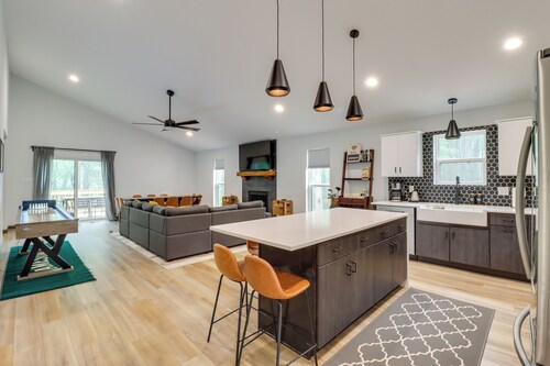 Walk to Water Park: Split-rock Resort Home w/ Deck