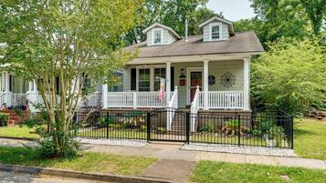 Rumah (4 Bedrooms) | Bagian depan properti