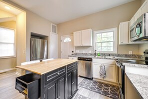 House (2 Bedrooms) | Interior