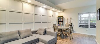 16 Mi to Dia: Townhome w/ Fireplace in Aurora