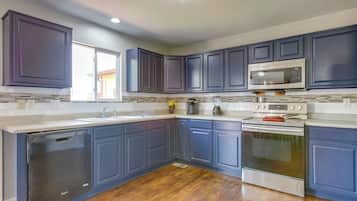 House (4 Bedrooms) | Interior