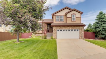 House (4 Bedrooms) | Front of property