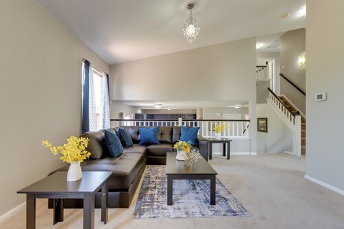 Spacious Aurora Home: 20 Mi to Downtown Denver!