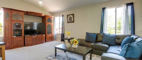 House (4 Bedrooms) | Interior