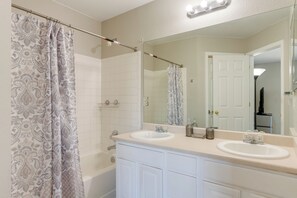 House (4 Bedrooms) | Interior - Spacious Aurora Home: 20 Mi to Downtown Denver! (Aurora)