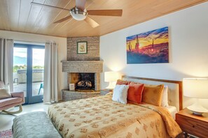 Interior - Hollywood Hills of Tucson: 20 Acres, Pool, Hot Tub (Tucson)