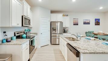 House (4 Bedrooms) | Interior