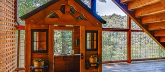 Unique Larkspur Cabin พร้อมทิวทัศน์ภูเขาบนยอดไม้!
