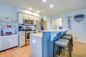 Apartment (2 Bedrooms) | Interior - Sunset Beach Condo: Ideal Golfing Getaway! (Sunset Beach)