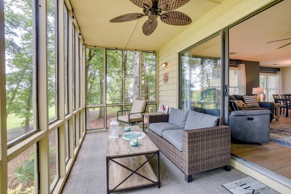 Interior - Sunset Beach Condo: Ideal Golfing Getaway! (Sunset Beach)