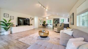 House (3 Bedrooms) | Front of property