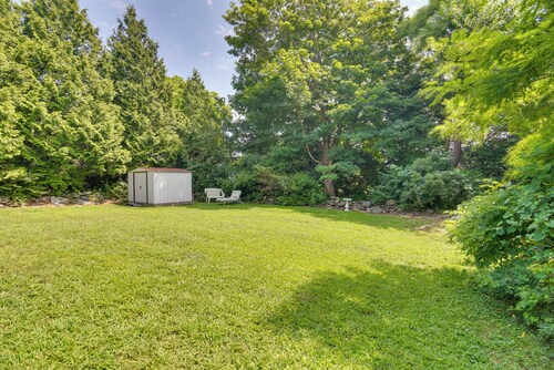Retro Middletown Home w/ Gas Grill: Walk to Beach!