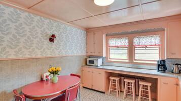 Cottage (2 Bedrooms) | Interior