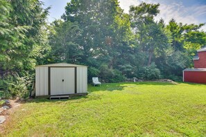 Interior - Retro Middletown Home w/ Gas Grill: Walk to Beach! (Middletown)