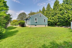 Cottage (2 Bedrooms) | Interior - Retro Middletown Home w/ Gas Grill: Walk to Beach! (Middletown)