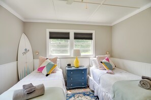 Interior - Retro Middletown Home w/ Gas Grill: Walk to Beach! (Middletown)