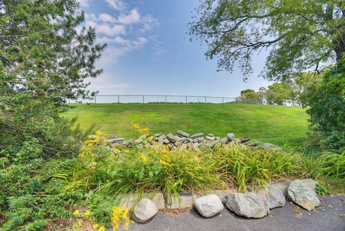 Retro Middletown Home w/ Gas Grill: Walk to Beach!