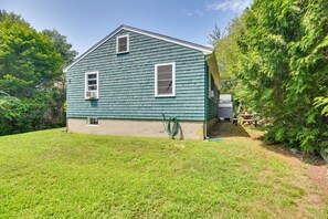 Interior - Retro Middletown Home w/ Gas Grill: Walk to Beach! (Middletown)