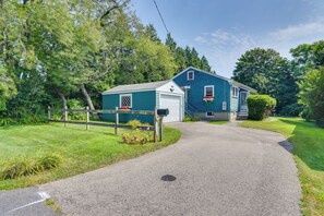 Cottage (2 Bedrooms) | Interior - Retro Middletown Home w/ Gas Grill: Walk to Beach! (Middletown)