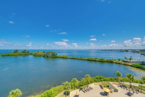 Pool & Beach Access: Waterfront Hudson Condo!