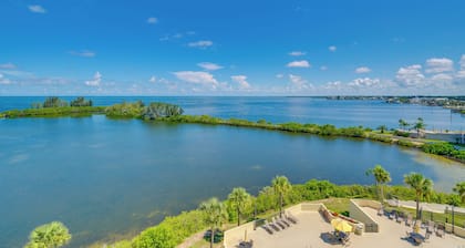 Pool & Beach Access: Waterfront Hudson Condo!