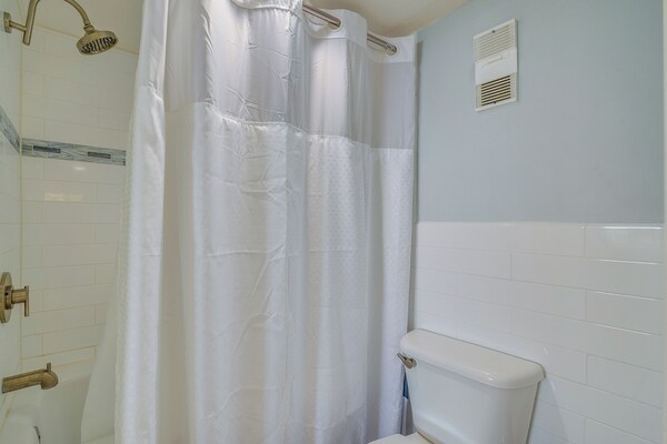 Pool & Beach Access: Waterfront Hudson Condo! - Hudson, FL