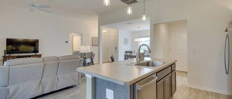 House (3 Bedrooms) | Interior