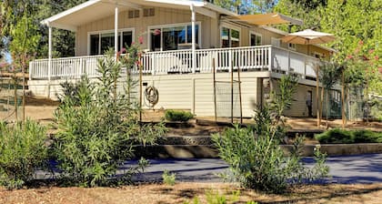 Groveland Vacation Rental w/ Private Deck & Grill!