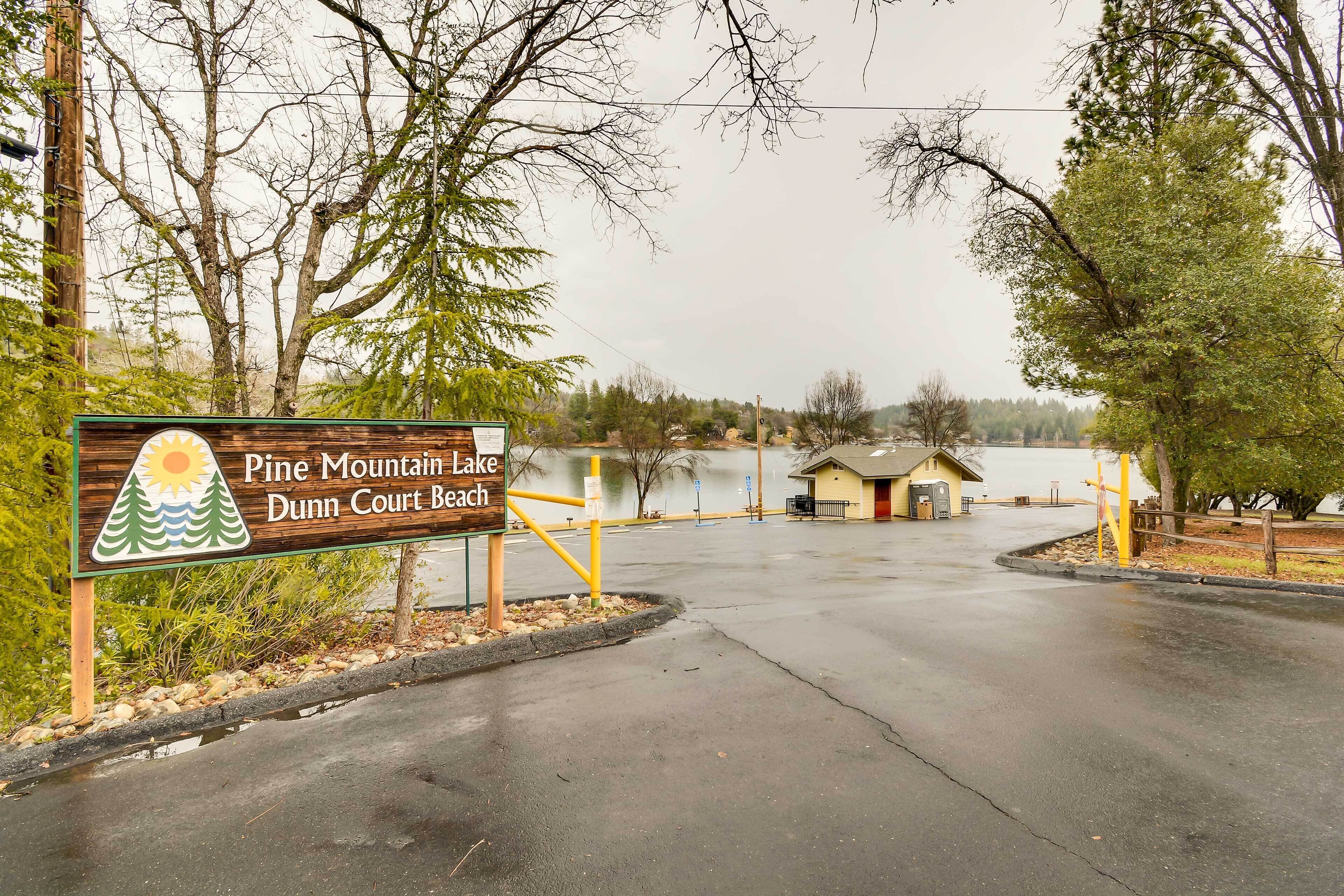 A wooden sign for Pine Mountain Lake Dunn Court Beach.