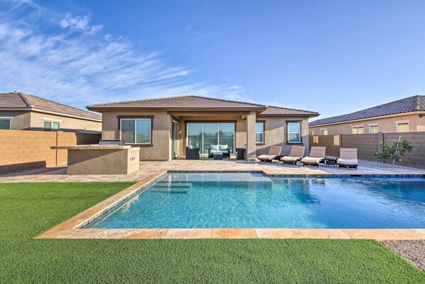 House (4 Bedrooms) | Front of property