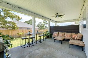 Property grounds - Luxe Gulf Breeze Vacation Rental: Furnished Patio! (Gulf Breeze)