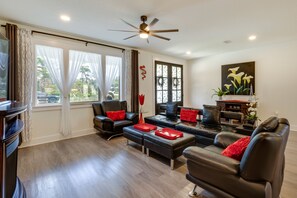 Interior - Luxe Gulf Breeze Vacation Rental: Furnished Patio! (Gulf Breeze)