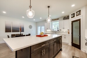 Private kitchen - Luxe Gulf Breeze Vacation Rental: Furnished Patio! (Gulf Breeze)