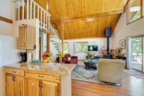 Interior - Groveland Vacation Rental ~ 26 Miles to Yosemite! (Groveland)