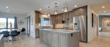 House (5 Bedrooms) | Interior