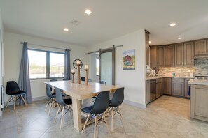 House (5 Bedrooms) | Interior