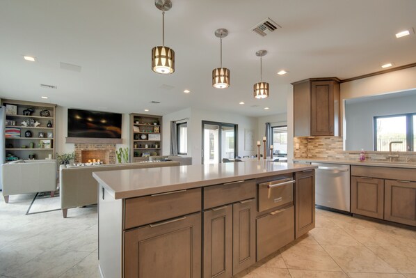 Interior - Pool, Spa, Game Room: Luxury Fountain Hills Escape (Fountain Hills)