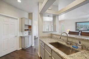 Apartment (2 Bedrooms) | Interior - Oro Valley Condo w/ Desert & Mountain Views! (Oro Valley)